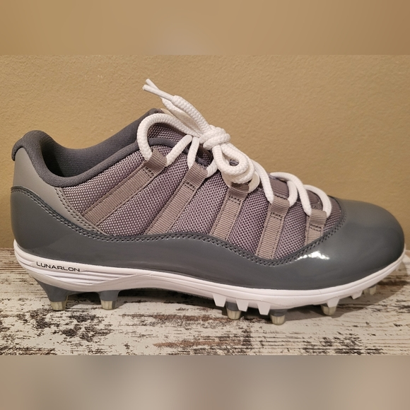 Deadstock Jordan 11 XI Cool Gray Football cleats - Picture 7 of 10